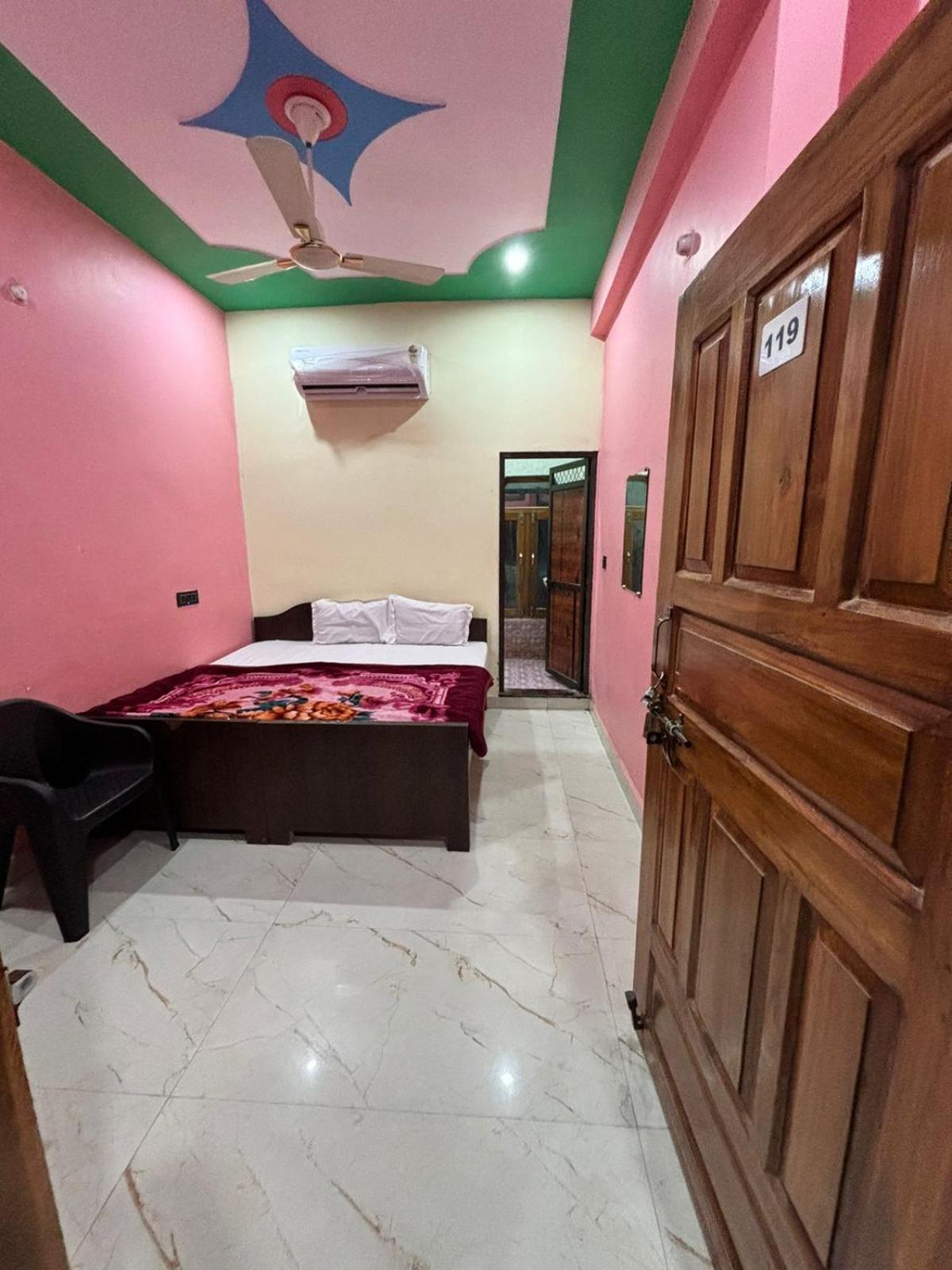 Chandrika Palace 500 Meter From Ayodhya Railway And Ram Mandir Exterior photo